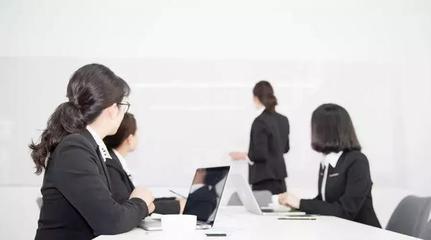 蒼狼商學(xué)院營銷知識(shí) 終端業(yè)務(wù)員跑小區(qū)失敗的核心原因與破局之道——從執(zhí)行者到文化經(jīng)紀(jì)人的角色轉(zhuǎn)變