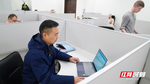 絲路上的班列丨一次特別的跨國(guó)尋訪 七千公里外的堅(jiān)守 文化經(jīng)紀(jì)人服務(wù)